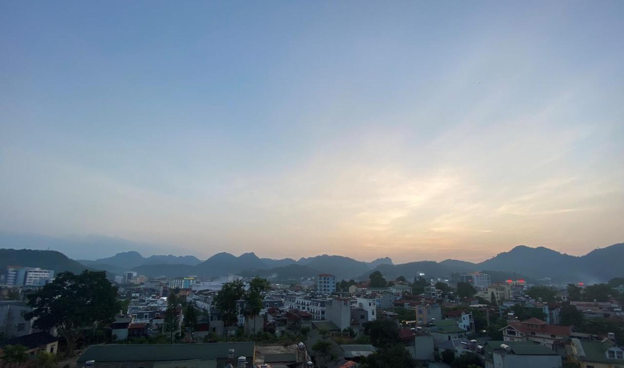 Готель Khach San Hoa Ban Trang Son La Екстер'єр фото